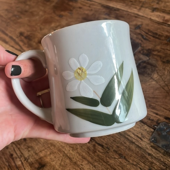 Vintage Daisy Coffee Cup - Picture 2 of 2